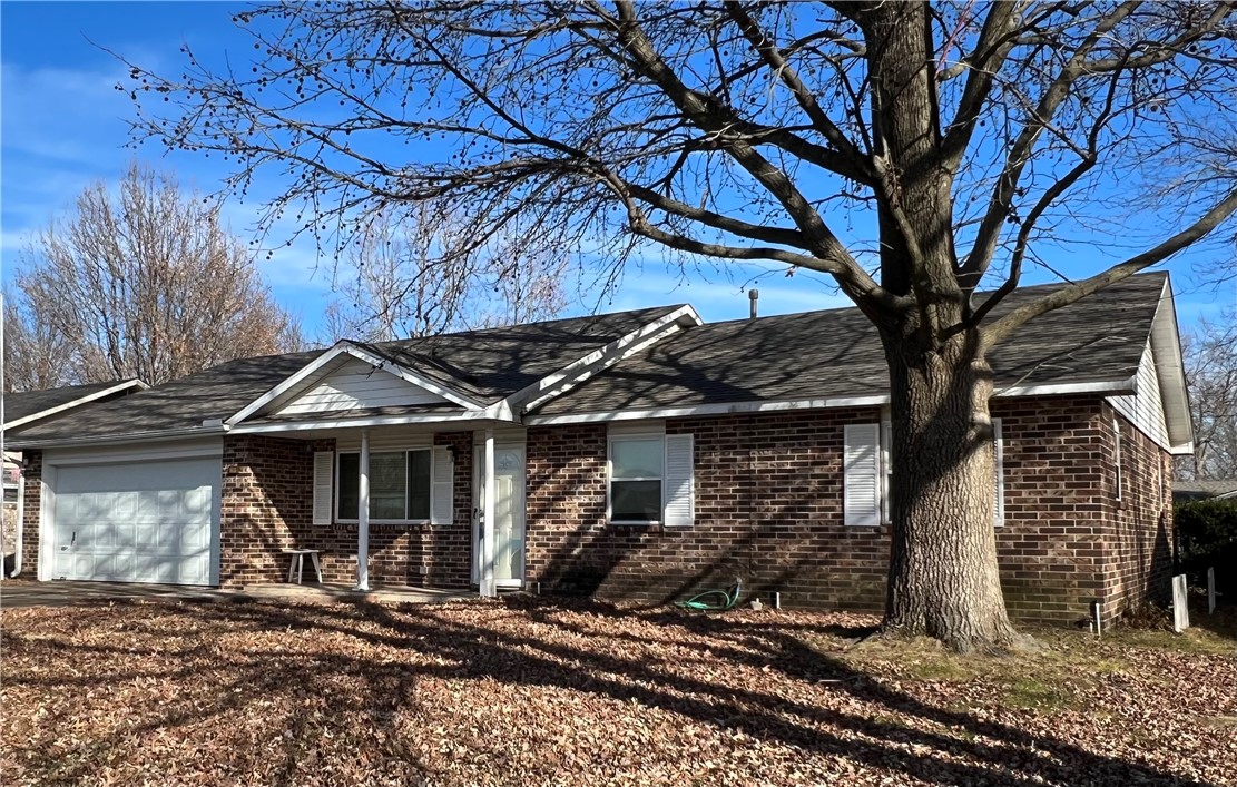 Single-level home located in a highly sought-after and well-established neighborhood in Springdale. 1540 sq ft this floorplan is open in living room, dining room kitchen, making it perfect for entertaining A 12X10 bonus room was added and utilized as a home office/den. Shop-Man Cave that comes with this house. With 220/110 heat/air, this space is ideal for year-round use and can be used as a workshop, a home gym, or you name it. Cover walkway to gazebo Don't miss out on this incredible opportunity to make this your dream home! Shop 32X12. More pictures to come.