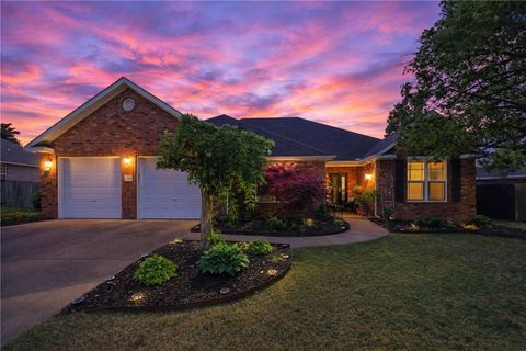 Photo of 1299 Saint Andrews Circle, Fayetteville, AR 72701 (MLS # 1342377)