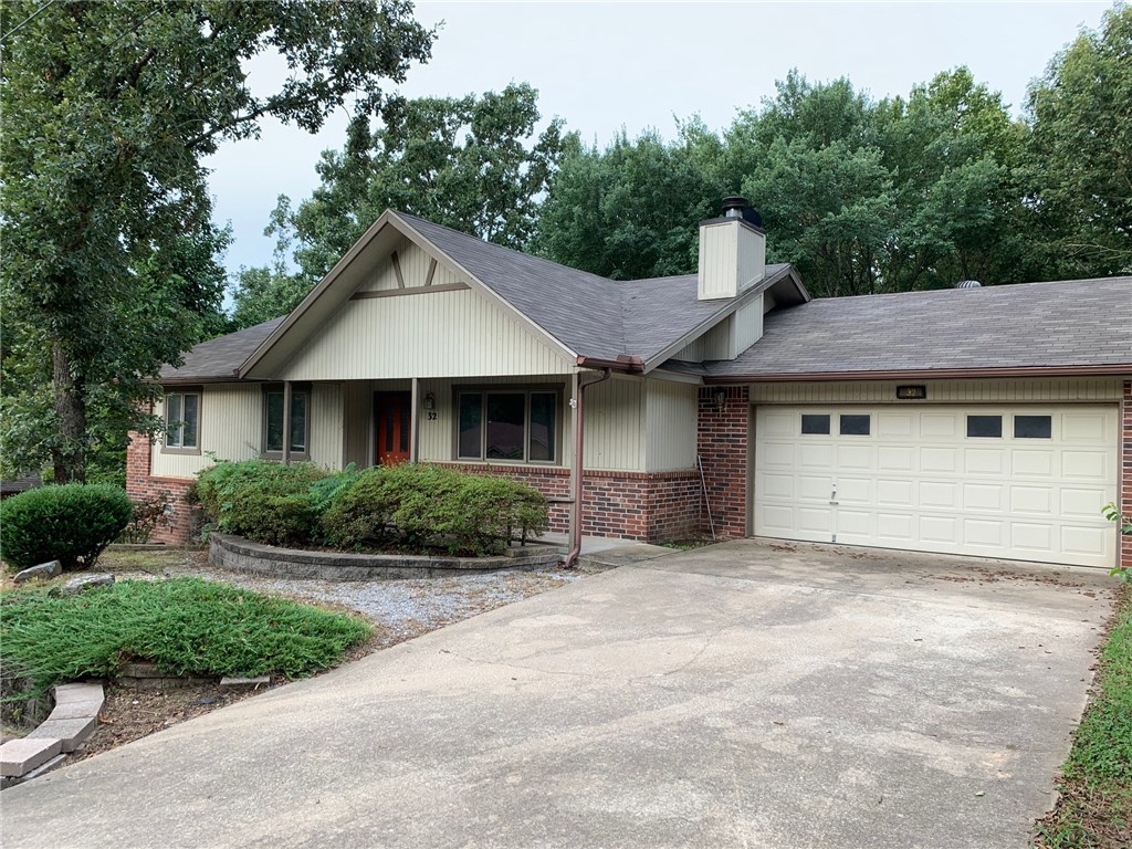 3 bed & 2 bath house in Bella Vista with an attached garage! Great neighborhood and easy access to walk to the lake or park! SMALL PETS ONLY.