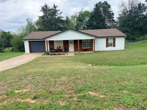 Photo of 1035 E Gum Street, Russellville, AR 72802 (MLS # 1341745)