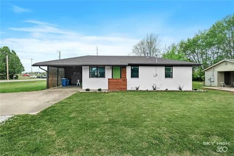 Photo of 110 SE 13th Street, Bentonville, AR 72712 (MLS # 1322835)