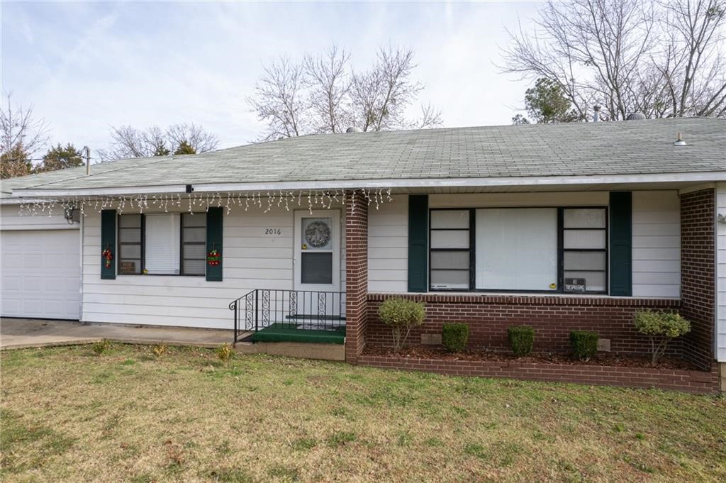 Check out this great 3 bedroom, 2 bathroom home with 2 living areas, workshop and covered back patio! Would be a great first home or investment property! Sold As Is.