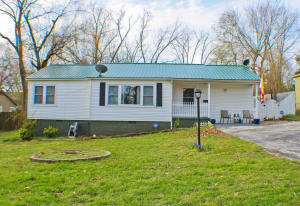 Great home with 3 or 4 bedrooms, 3 bath, fenced yard and metal roof. Located in a nice neighborhood, this home features a beautiful master suite with walk-in closet and bathroom.