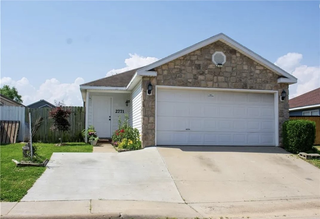 Sold *AS IS*
This home is a great starter home or investment property. When you see it, you will have the option to park your vehicle in three spaces, with the driveway addition. Then you will be greeted by the living room with tall ceilings and the kitchen by the access to the garage. And the hall down the middle will lead you all the way back to the Primary Room with its own private bath and spacious closet. You also have access to the washer and dryer area opposite to a full bathroom. And two bedrooms each with their own closet space for extra storage. Your backyard is fenced and behind you is open land used for the community park.
TEXT for an appointment, thank you for considering this home :)