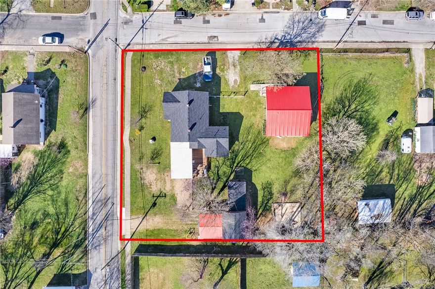 Rare opportunity in Berryville! This package includes two single-family homes on adjacent lots—perfect for
investors, multi-generational living, or a unique family compound. The first home at 302 E College Ave
features 3 bedrooms, 2 bathrooms, a welcoming living area, functional kitchen and dining space, and a
back deck for outdoor enjoyment. A large barn provides ample storage for tools, equipment, or hobbies.
The second home at 305 Shaver St offers 2 bedrooms and 1 bathroom with a practical layout ready for
renovation, rental, or personal use. Both homes are conveniently located close to Berryville schools,
shopping, dining, parks, and everyday amenities, with easy access to the Kings River and the Ozarks’
outdoor recreation. Don’t miss this chance to own two homes in one package with endless possibilities!
ALSO LISTED as Single Family with MLS # 1339401 and 1339393.