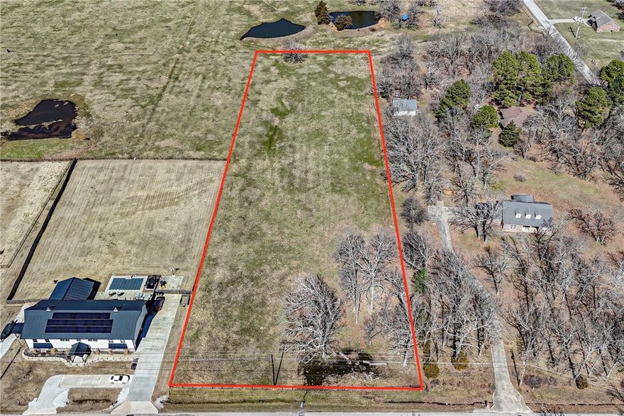 Check out this 2.88 acres +/- located in West Fayetteville! Located minutes away from schools, parks, I-49, and less than 15 minutes away from University of Arkansas campus! Build your dream home and operate your hobby farm! Utilities available at the street! Don't miss out!