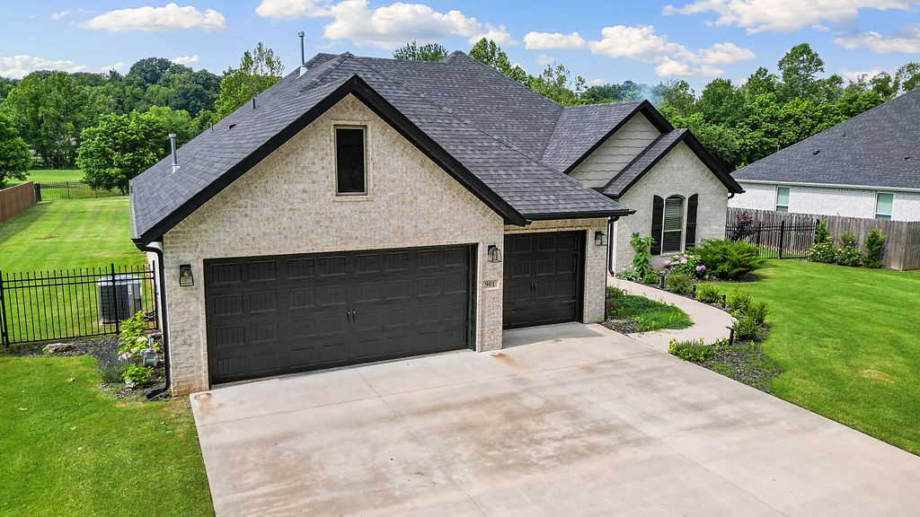 Talk about an amazing floor plan on an incredible lot! This charming 4-bedroom, 2.5-bath home is nestled on a double lot totaling 0.78 acres, backing to a peaceful stream and the 9th hole of the Big Sugar Golf Course. With direct access to the Little Sugar Bike Trail, it's the perfect blend of outdoor recreation and serene golf course living that is just a quick drive to downtown Bentonville or Rogers. Inside, you’ll love the open-concept living area bathed in natural light from oversized windows that frame the flat, expansive backyard. The split floor plan provides privacy and functionality, with three bedrooms on one side & a spacious primary suite with en-suite bathroom on the other. Enjoy updates throughout, including new flooring, modern lighting, accent walls, and more. Additionally there’s no HOA, giving you the freedom to enjoy your home as you choose. Situated in one of Pea Ridge’s most sought-after neighborhoods, now featuring its own restaurant, this unique property checks so many boxes.