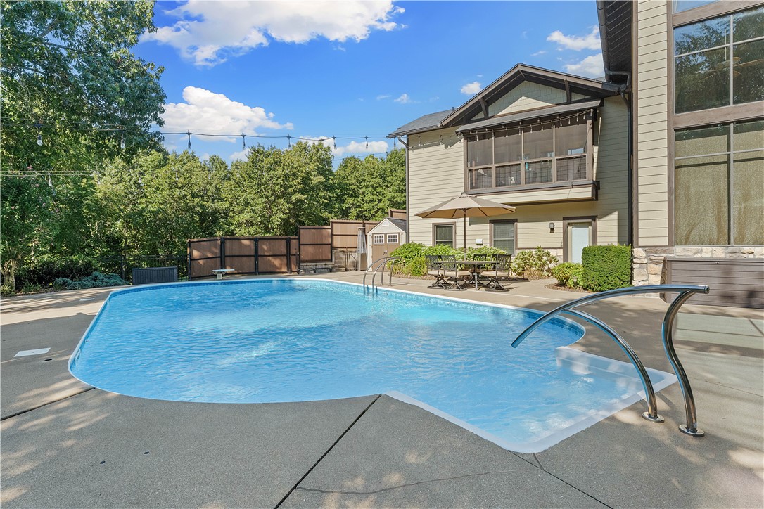 Twin Lakes Est - Residential