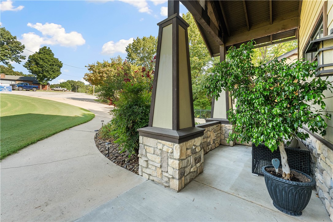 Twin Lakes Est - Residential