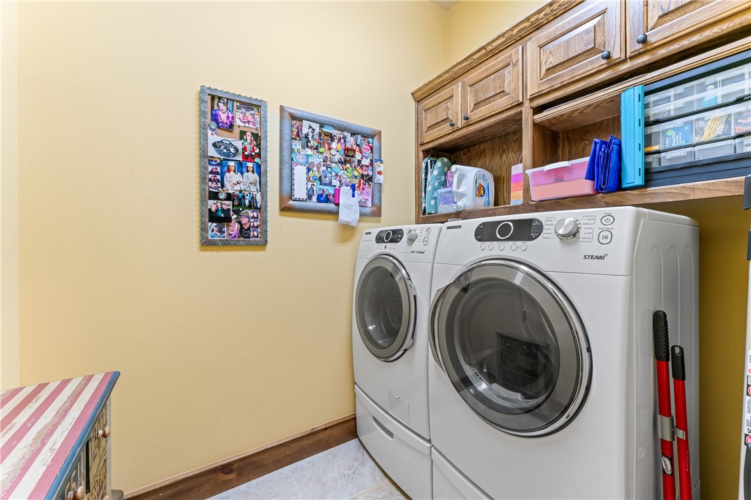 Twin Lakes Est - Residential