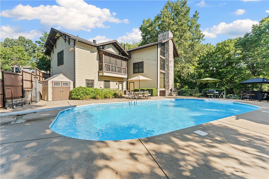 Twin Lakes Est - Residential