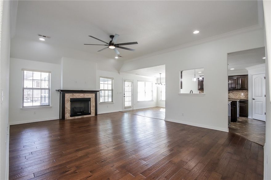 **Seller offering a concession of $20,000 to be paid at closing to be applied toward any manner the buyer chooses.**
Fantastic 4-Bedroom Home with Bonus Room & Luxurious Upgrades!
This stunning 4-bedroom, 3-bath home offers a fantastic layout with high-end finishes throughout. Enjoy the elegance of hand-scraped hardwood floors, a spacious eat-in kitchen, and a luxurious master suite. The covered back patio provides a perfect space for relaxation, while the large laundry room and abundant storage add to the home's convenience. The 3-car garage offers ample space for vehicles and extra storage.
Recently updated with fresh paint on walls, ceilings, and trim, modern light fixtures, and brand-new appliances, including a stove, microwave, and dishwasher.
Prime Location:
4 miles to the new Walmart Corporate Campus
3.5 miles to Bentonville Square
2.1 miles to Bentonville Community Center
Don't miss this beautifully updated home in an unbeatable location!