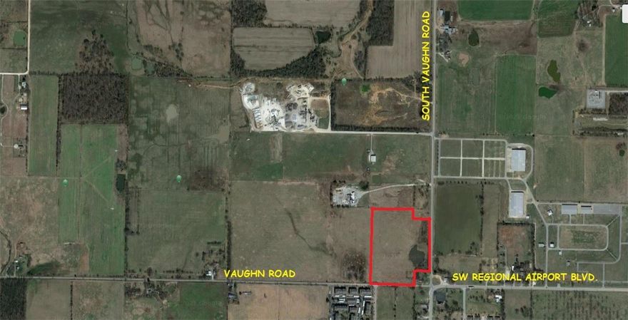 Highly visible lot in a prime location near the intersection of SW Regional Airport Blvd and Vaughn Rd. A perfect spot for your commercial needs! Located near the Wal-Mart Distribution Center.