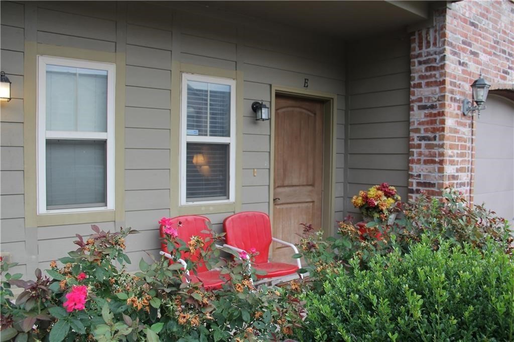 Available July 1st. Charming townhome and community. Walking distance to the Lake Fayetteville with access to walking and bike trails. This 2-bedroom 2.5 bath Townhome has solid floors throughout and granite countertops, a nice little patio space overlooking the retaining pond. The community has a workout room and pool. Easy, comfortable, no-maintenance living! A one-car garage to keep your nice vehicle out of the weather. Under 20-pound pets are negotiable with an additional $400 pet fee. Agent owned.