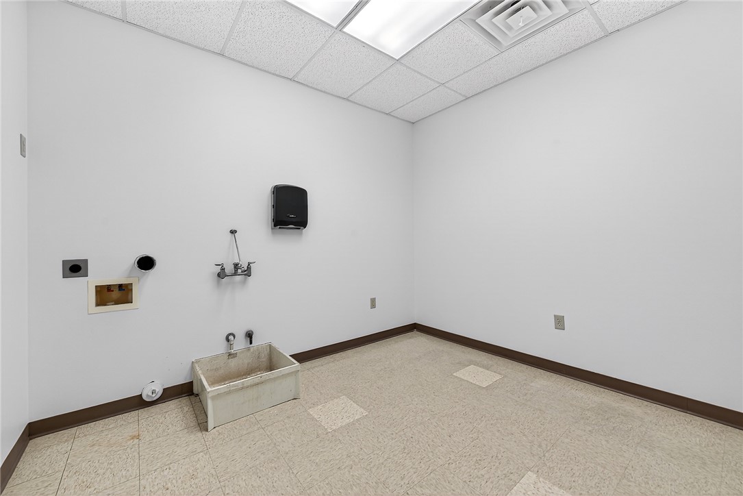 CMN BUSINESS PARK II PHASE I - Commercial Lease