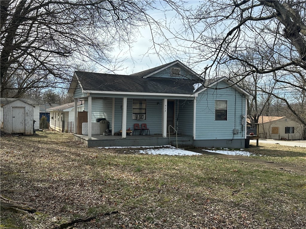 Ideal Investment opportunity. 696 Sq. ft. 2 bed, 1 bath home in the heart of Berryville. currently used as a rental and can continue to be one. Could make nice starter home. this one will not last long.