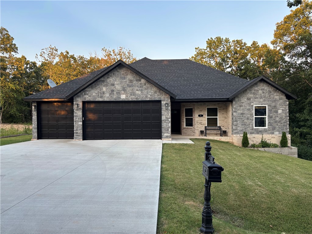 This beautifully maintained 4-bedroom, 2-bathroom home built was in 2024. It features 9-ft ceilings and boasts a large kitchen with ample storage. Large windows fill the space with natural light. The oversized primary suite features a 10.5-ft ceiling, an expansive bathroom, and an enormous walk-in closet.
Additional highlights:
Laundry room with lots of storage
Elegant roman window shades
Three-car garage
Huge backyard deck
1 min. to Loch Lomond boat dock, 3 min. to Branchwood Rec Center, 4 min. to Highlands Golf Course, and 5 min. to I-49
This home combines luxury and functionality with a stunning natural setting. A must-see!