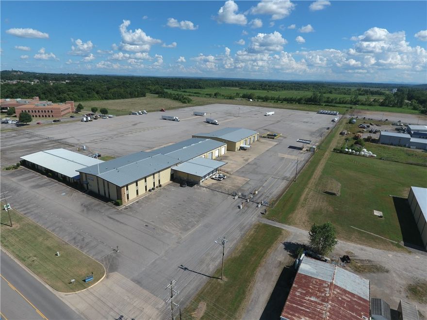 For Sale or Lease. Total building SF (2 buildings): 56,630 SF; Warehouse is 30,758 SF and Office is 25,872
SF. Total property size is 21.50 acres. Owner is flexible on leasing size for buildings or yard space. Yard
space is fully fenced and lit.