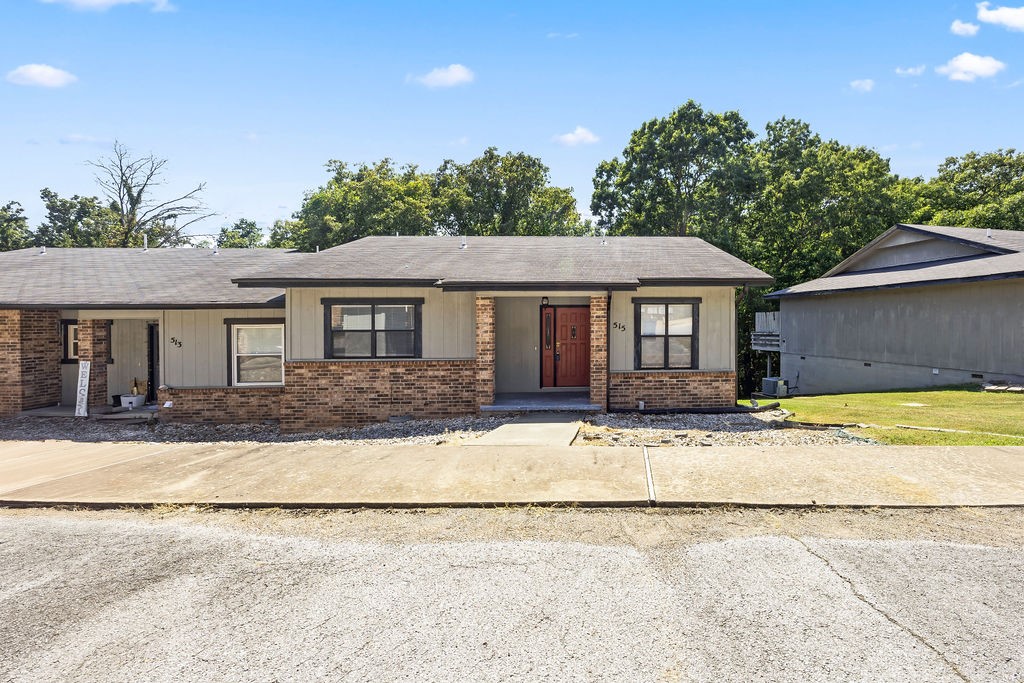 This cute townhome is ready for a new owner! Enjoy the amenities of Bella Vista with this one located close to Metfield Club House/Golf and the Greenway. Wood laminate through the whole townhome, updated painted cabinets and walls. 2 full baths. Storage off the back deck. The large wood deck looks out to a nice wooded view for privacy for entertaining or just relaxing. Hot water heater is new in 2023. This is an end unit.