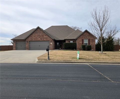 Photo of 18317 Astor Drive, Fayetteville, AR 72704 (MLS # 1331216)