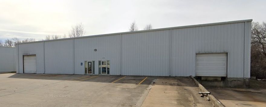 SINGLE TENANT WAREHOUSE WITH ONE TRUCK WELL AND ONE PULL UP DOOR.  TWO MILES FROM 1-49 IN A GREAT LOCATION.  PLENTY OF PARKING IN FRONT.  SMALL OFFICE/ENTRANCE AREA.  FREE SPAN CONSTRUCTION.  TENANT PAYS UTILITIES, PHONE AND DATA.