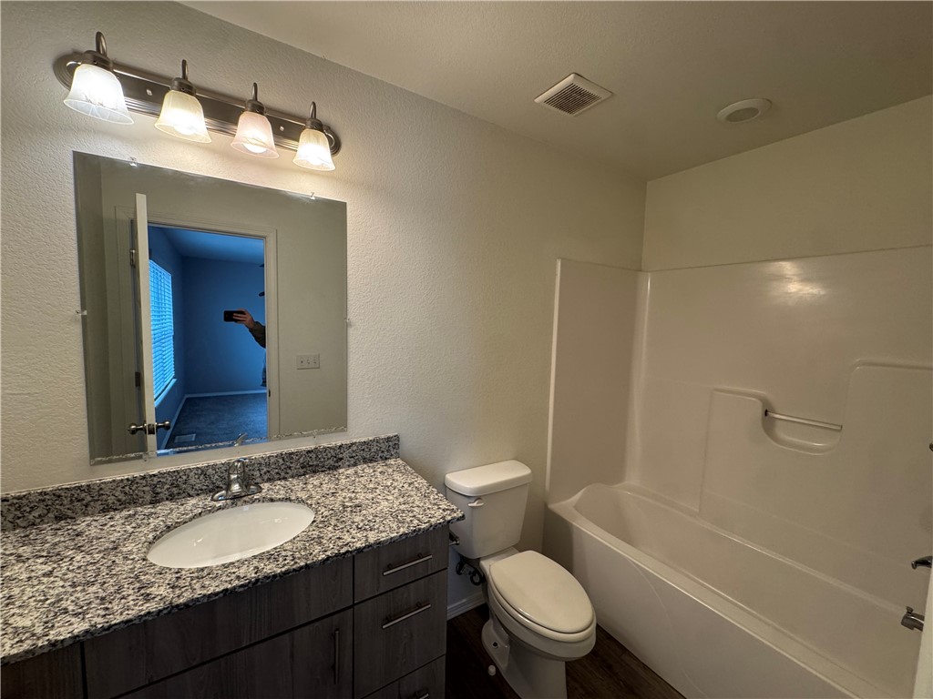 20-16-30 FAYETTEVILLE OUTLOTS - Residential Lease