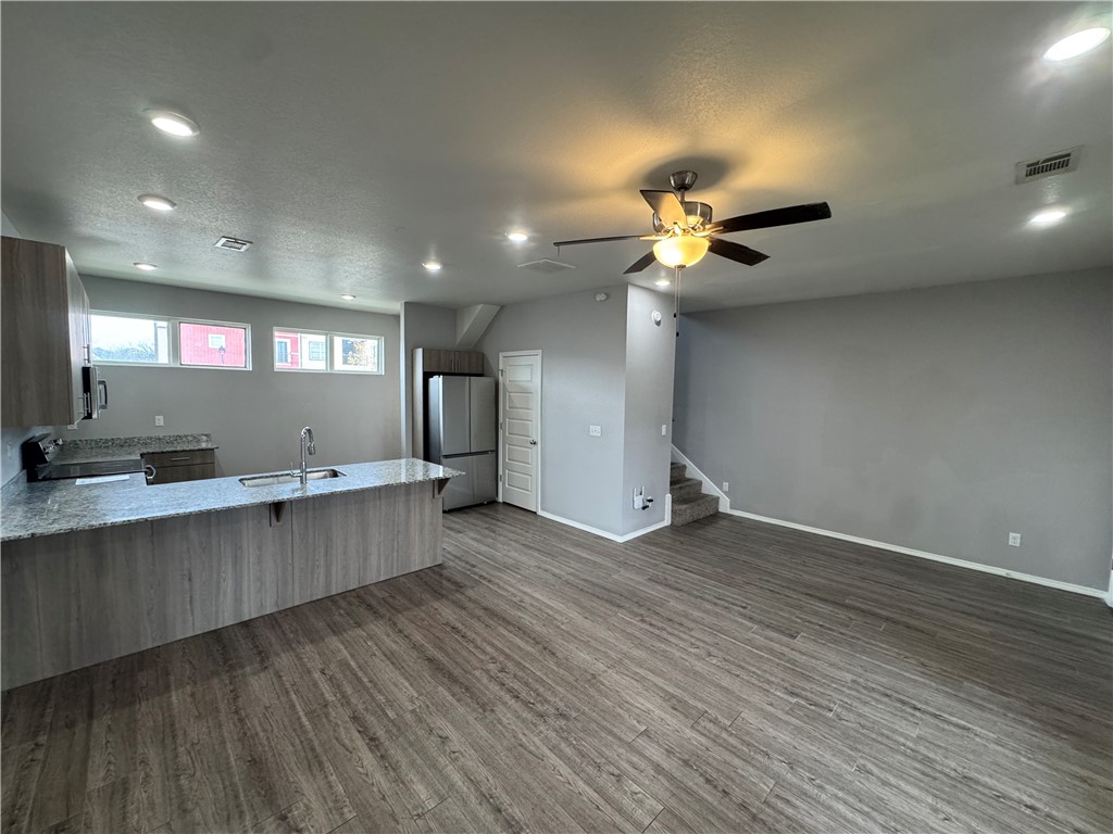 20-16-30 FAYETTEVILLE OUTLOTS - Residential Lease