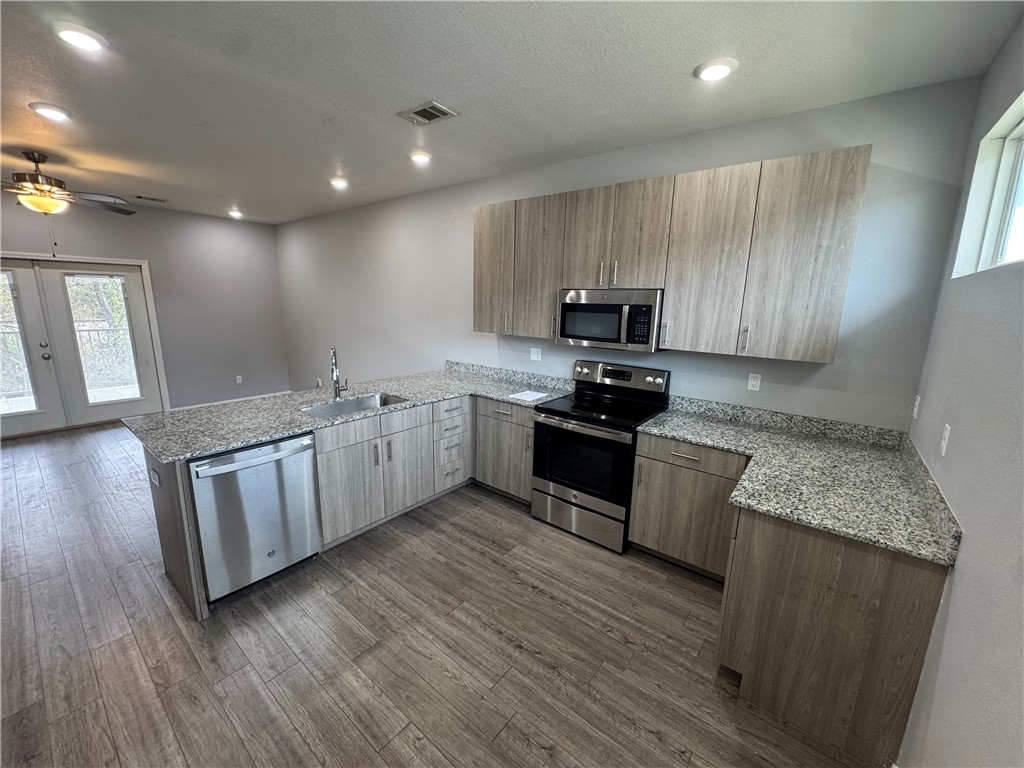 20-16-30 FAYETTEVILLE OUTLOTS - Residential Lease