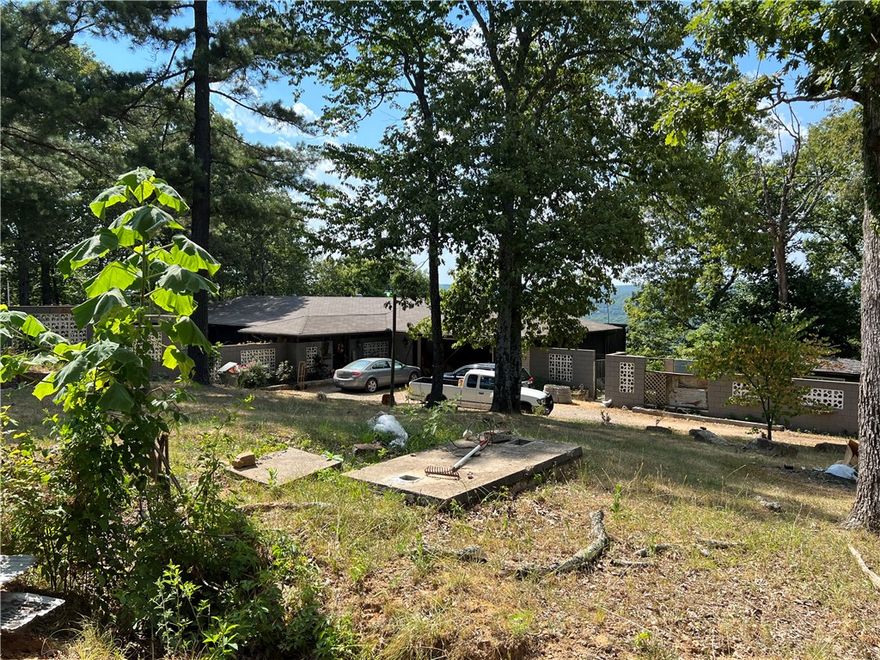Auction 8/24/2022
Live on-site public auction beginning at 10:00 AM on August 24th. This property consists of an approximately 2,463 sf home on ~10 acres. Large outbuilding, animal pens, and more! Amazing view!
10% buyer's premium