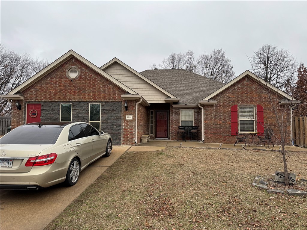 Auction 03/01/2025 at 11:00 AM
This well-maintained 3-bedroom, 2-bathroom brick home offers 1,991 sq. ft. of living space in a great location. A solid, spacious home ready for its next owner! Don't miss your chance to bid your price at auction on March 1!
