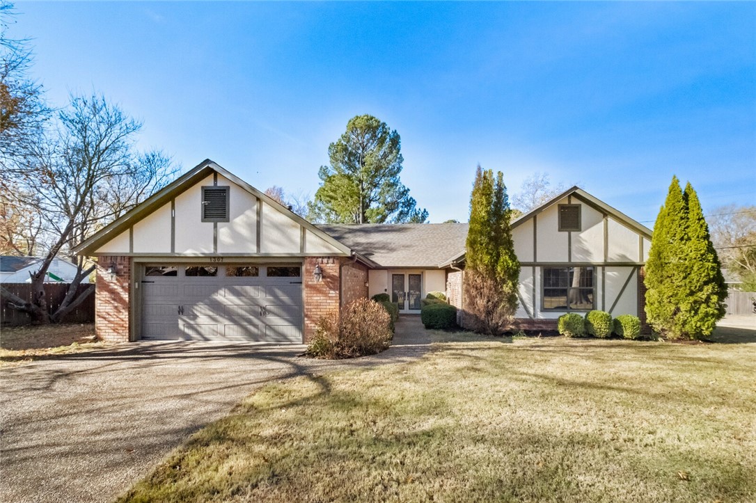 It's a gorgeous, renovated home. Updated floors and bathrooms. New HVAC. Since the photos, it has had fresh paint. It has a great backyard, a quiet cul-de-sac, and a fantastic location. There is a woodshop building in the backyard. The pool is in great shape and has a new hot tub. Again, the location is fantastic. There is a vaulted ceiling in the living and dining rooms.