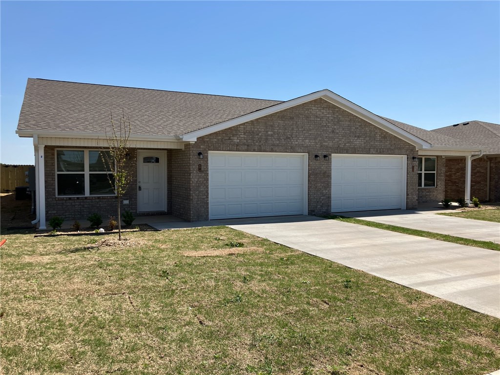 Brand new duplexes in Bentonville close to NWA Reginal Airport for lease. Home features 3 bedrooms, 2 bathrooms, 2 car garage, LVP throughout home, granite countertops, ceiling fans, open floorplan, covered back patio for grilling/entertaining, fenced in yard and all appliances included. 1 month free rent for tenant with all 1-year leases signed by May 15, 2025.