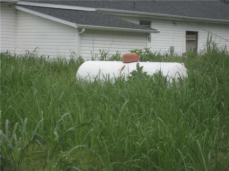 Great house & acreage on asphalt. Agent owned
