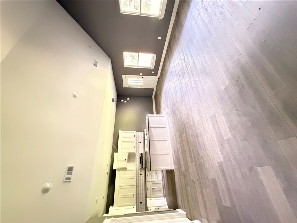 385 Smith Street - Photo 2