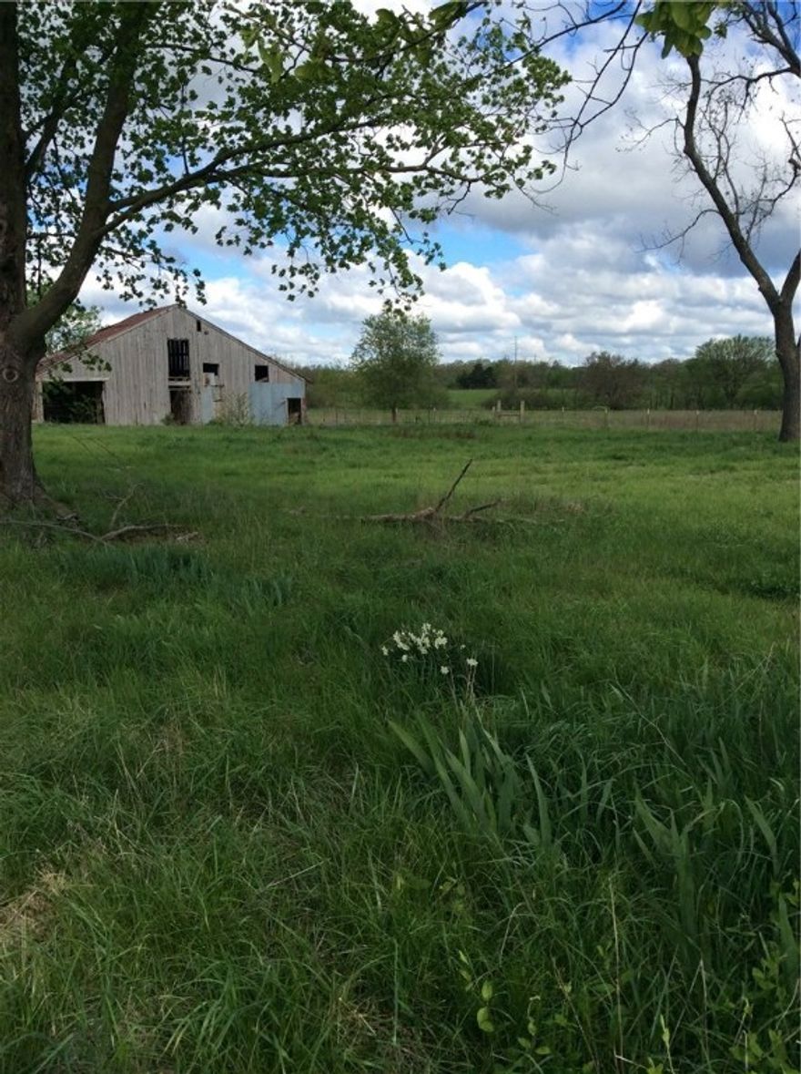 Development potential!!! Inside Bentonville city limits. Has water and natural gas on property. Frontage on Vaughn Rd and Motley Rd.