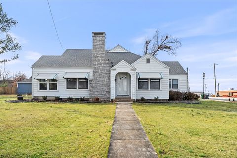 Photo of 400 S 6th Street, Rogers, AR 72756 (MLS # 1330170)