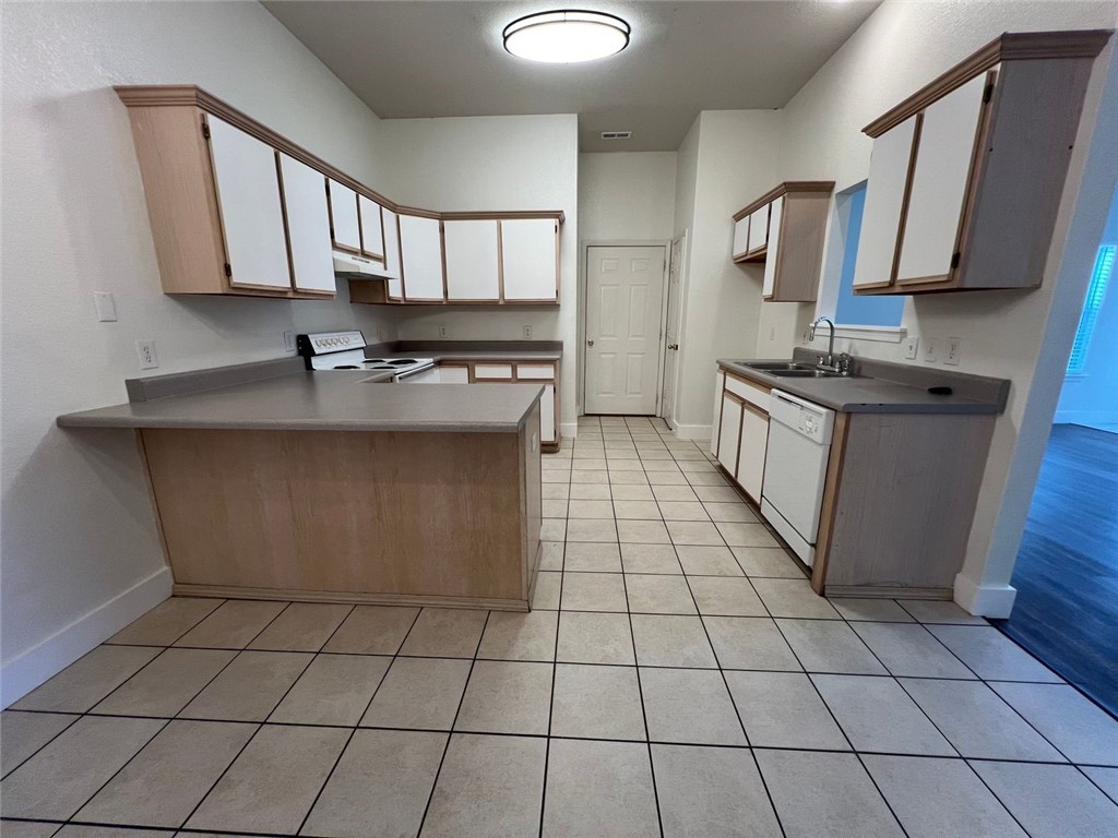 Meadowlands I & Ii - Residential Lease