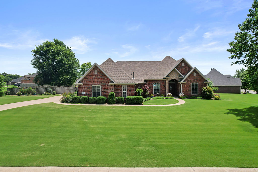 Photo 1 of 42 — 325 Whitcliff Drive, Cave Springs, AR 72718