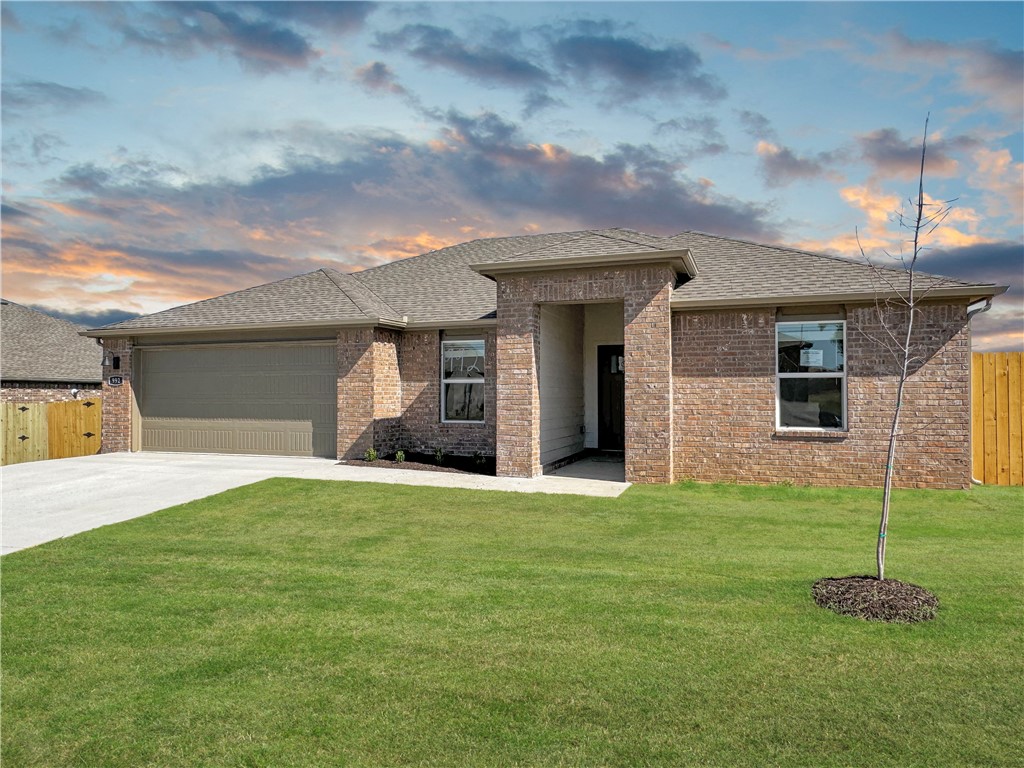 Awesome Alvin Plan in Hudson Heights. This community is located about 10 minutes west of Farmington. These homes will have beautiful plans with Quartz Kitchen countertops, stainless steel appliances, and a stainless steel undermount kitchen sink with a pull-out faucet! Bedroom one will have a ceiling fan, quartz counters with dual sinks, oversized Walk in Shower and a walk-in closet. Home will be 4-sided brick, covered patio (per plan), tankless gas hot water heater! Come see us today! Parcel and taxes tbd. Find your new home in Northwest Arkansas in Hudson Heights in Prairie Grove.
Alvin Plan