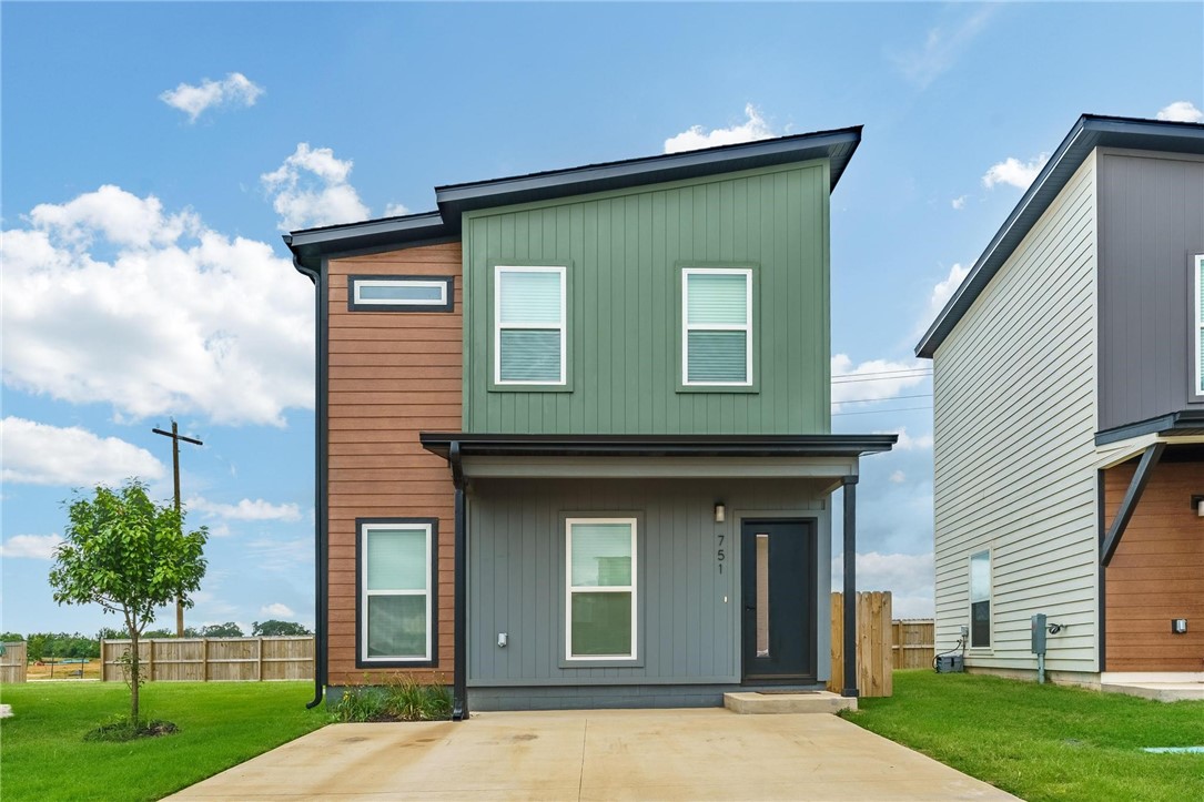 This modern home is move-in ready and sits on one of the largest lots in the entire community ā and it backs up to a privacy fence for added comfort and seclusion. Featuring a stylish open-concept layout, this home offers thoughtfully designed spaces with high ceilings, luxurious finishes such as granite countertops, and an abundance of natural light throughout.
Lawncare is included in HOA, so youāll never have to worry about yard work again! The community also features two dog parks, a pond, and pickleball and volleyball courts are coming soon!
Preferred Lender Incentive: Up to $2,500 credit available!
Enjoy the ease of low-maintenance living in one of Bentonvilleās most convenient and vibrant neighborhoods. Contact us today to schedule your private showing.