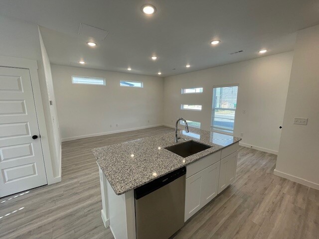 FEATHERSTON VILLAGE PH 2-CENTERTON - Residential Lease