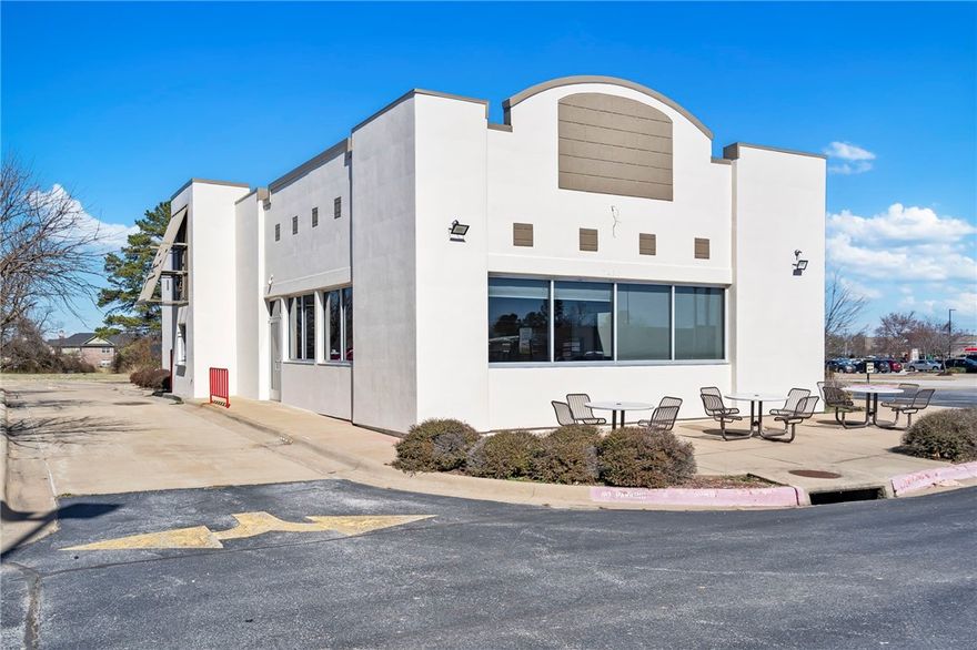 Prime QSR - Drive-Thru building available for lease! This +/- 2,980 SF restaurant building is strategically
located just 1.5 miles from I-49, the region's main interstate system that travels through the heart of
NWA! Right off Sunset Ave, which sees around 35,000 VPD, providing high visibility to your business.
This building offers a parking lot of customers, outdoor seating area, and a drive thru window. Also
features two entry/exit locations making access to and from the business more convenient. Tenant is
responsible for all utilities, CAM, NNNs, insurance, and taxes.