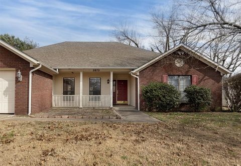 Single Family Residence in Fayetteville AR 2872 Quail Creek Drive 2.jpg