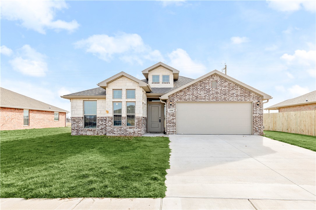 Discover refined living in this 1,763 sq. ft. home, built in 2021 with a focus on style and sophistication. The open floor plan features soaring ceilings, designer finishes, and sun-filled spaces that flow seamlessly from the modern kitchen to the spacious living and dining areas. The primary suite is a retreat of its own, offering a spa-inspired bath and walk-in closet. Two additional bedrooms provide versatility for guests, a private office, or a creative space. Enjoy a private back porch perfect for relaxing or entertaining. Conveniently located near schools, shopping, and all that Siloam Springs has to offer!