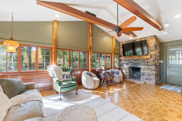 EUREKA SPRINGS - Residential Lease