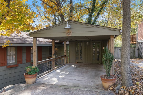 EUREKA SPRINGS - Residential Lease