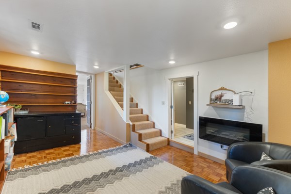 EUREKA SPRINGS - Residential Lease