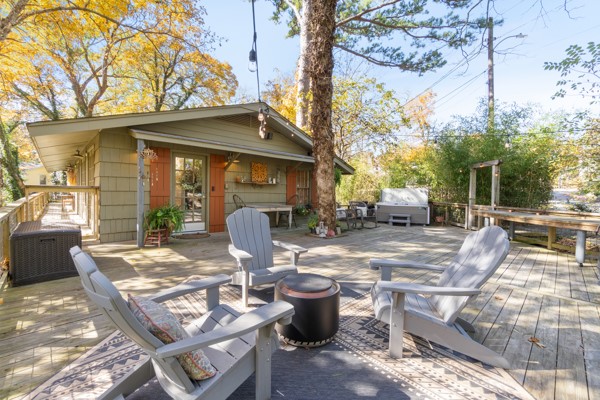 EUREKA SPRINGS - Residential Lease