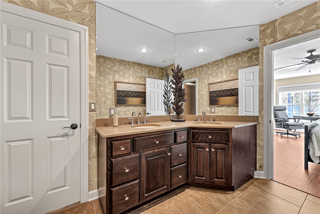 Unit 116 Holiday Island - Residential