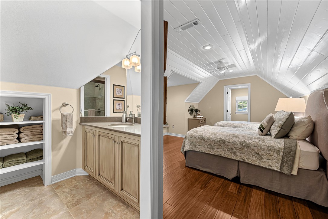 Unit 116 Holiday Island - Residential